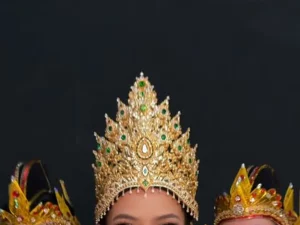 Yura Yunita tampil membawakan tokoh Srikandi bersama S.T.S.I. Ensemble dari Surakarta