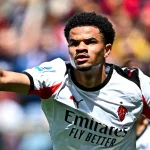 Pemain AC Milan Zachary Athekame merayakan gol bersama rekan setimnya di lapangan
