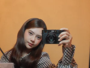 Ziva Magnolya berswafoto di balik layar pembuatan video musik Pelindungmu
