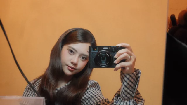 Ziva Magnolya berswafoto di balik layar pembuatan video musik Pelindungmu