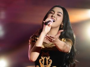 Lyodra sedang bernyanyi di Panggung. [Foto: Instagram]