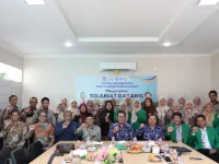 Foto bersama saat asesmen lapangan Program Studi Pendidikan Fisika Unimal oleh dua asesor LAMDIK