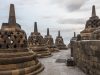 Deretan stupa berlubang di teras atas Candi Borobudur, Jawa Tengah, pada pagi hari.