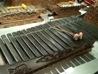 Alat musik gambang (xilofon kayu) koleksi National Museum of Ethnology, Osaka