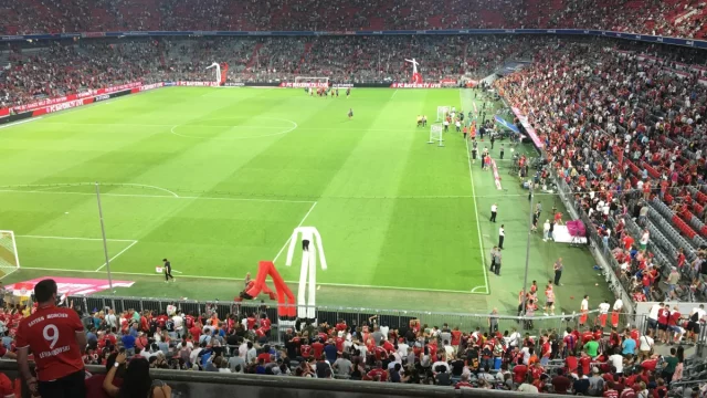 Foto arsip tribun dan lapangan Allianz Arena markas Bayern Munchen