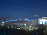 Foto arsip Amex Stadium markas Brighton pada malam hari