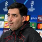 Pelatih Liverpool Andoni Iraola dalam konferensi pers menjelang laga melawan Atletico Madrid