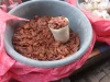 Asam sunti, belimbing wuluh kering khas Aceh, menumpuk dalam baskom plastik