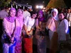 Sejumlah perempuan mengenakan kebaya berpadu kain pada satu acara
