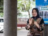 Pakar kebijakan publik UGM Bevaola Kusumasari berbicara dalam diskusi di Pojok Bulaksumur