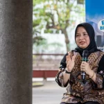 Pakar kebijakan publik UGM Bevaola Kusumasari berbicara dalam diskusi di Pojok Bulaksumur
