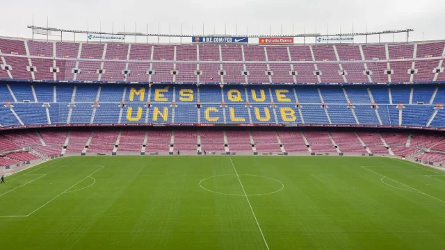 Lapangan dan tribune Stadion Camp Nou Barcelona