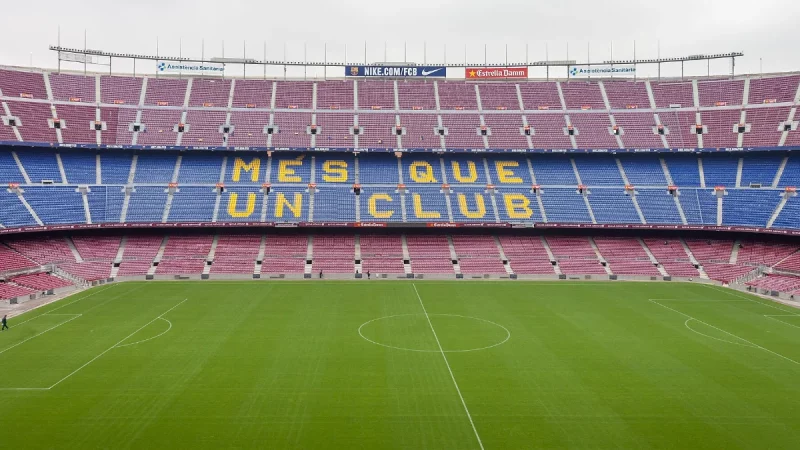 Lapangan dan tribune Stadion Camp Nou Barcelona