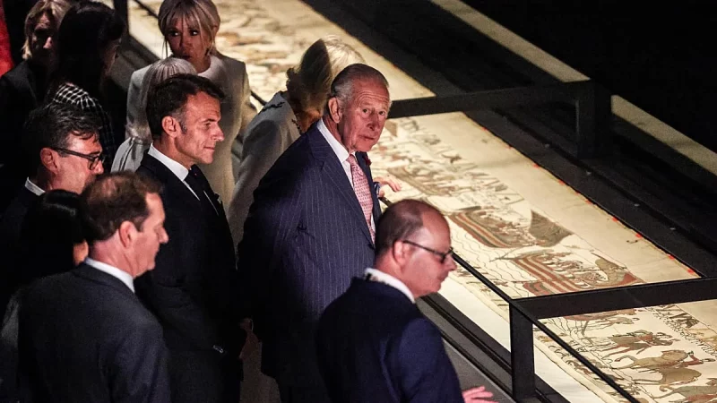 Raja Charles III, Emmanuel Macron, dan Andy Burnham di British Museum, London