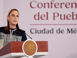 Presiden Meksiko Claudia Sheinbaum berbicara dalam konferensi pers pagi di Istana Nasional