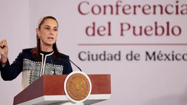 Presiden Meksiko Claudia Sheinbaum berbicara dalam konferensi pers pagi di Istana Nasional