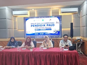 Pembukaan diklat dan uji kompetensi pendidik PAUD Kota Padang Panjang di UNP