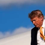 Foto arsip Donald Trump turun dari Air Force One di Bandara Morristown, New Jersey