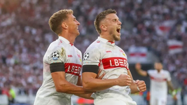 Dua pemain VfB Stuttgart merayakan gol pada laga Liga Champions musim ini