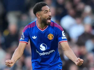 Matheus Cunha merayakan gol penyeimbang Manchester United ke gawang Fulham