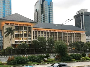 Gedung Bank Indonesia di kawasan Thamrin, Jakarta, dilihat dari seberang jalan