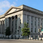 Fasad berpilar Gedung Departemen Keuangan Amerika Serikat