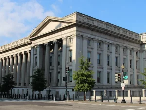 Fasad berpilar Gedung Departemen Keuangan Amerika Serikat