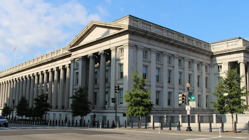 Fasad berpilar Gedung Departemen Keuangan Amerika Serikat