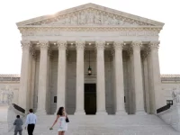 Foto yang menyertai laporan Al Jazeera tentang Mahkamah Agung Amerika Serikat