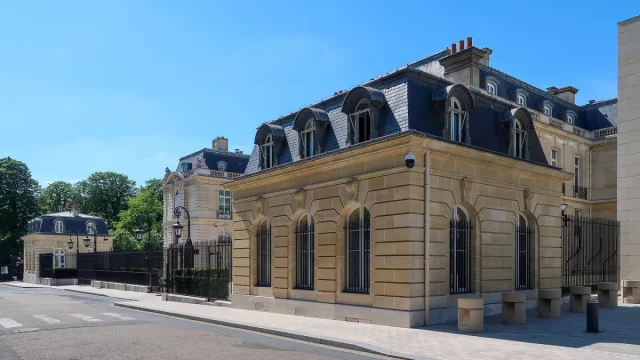 Gedung Château de la Muette, kantor pusat OECD, dilihat dari Rue André-Pascal