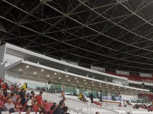 Tribun utama Stadion Gelora Bung Karno dipadati suporter