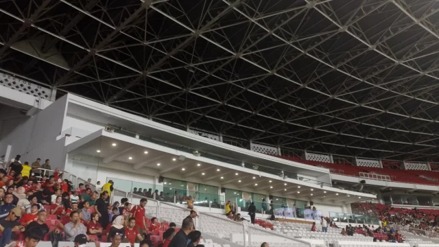 Tribun utama Stadion Gelora Bung Karno dipadati suporter