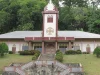 Gereja Paroki Santo Fransiskus Asisi berdinding putih-merah dengan menara salib di Gunungsitoli, Nias