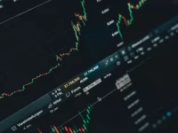 Grafik pergerakan harga saham di layar