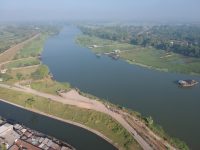 Sungai Brantas yang membatasi Kecamatan Jatikalen, Nganjuk, dan Megaluh, Jombang, Jawa Timur.