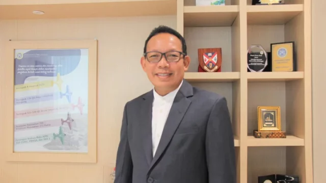 Guru Besar Fakultas Farmasi Universitas Airlangga Junaidi Khotib