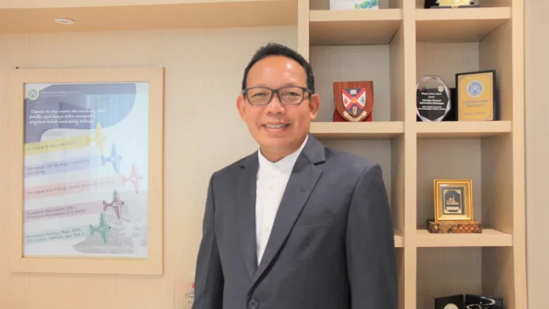 Guru Besar Fakultas Farmasi Universitas Airlangga Junaidi Khotib
