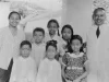Hoesein Djajadiningrat bersama keluarganya, murid pribumi Snouck Hurgronje yang kemudian duduk di Raad van Indie