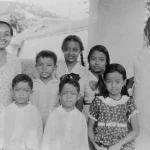 Hoesein Djajadiningrat bersama keluarganya, murid pribumi Snouck Hurgronje yang kemudian duduk di Raad van Indie