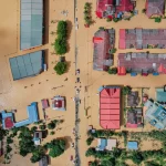 Ilustrasi permukiman padat terendam banjir dilihat dari udara