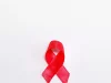 Ilustrasi pita merah sebagai lambang kepedulian terhadap HIV dan AIDS