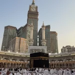 Jemaah mengelilingi Kakbah di Masjidil Haram, Kota Mekah