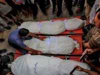 Pemakaman warga Palestina yang tewas dalam serangan udara Israel di Kota Gaza