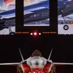 Jet tempur F-35A tampak dari depan di atas panggung saat acara serah terima di Fort Worth Texas