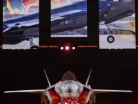 Jet tempur F-35A tampak dari depan di atas panggung saat acara serah terima di Fort Worth Texas
