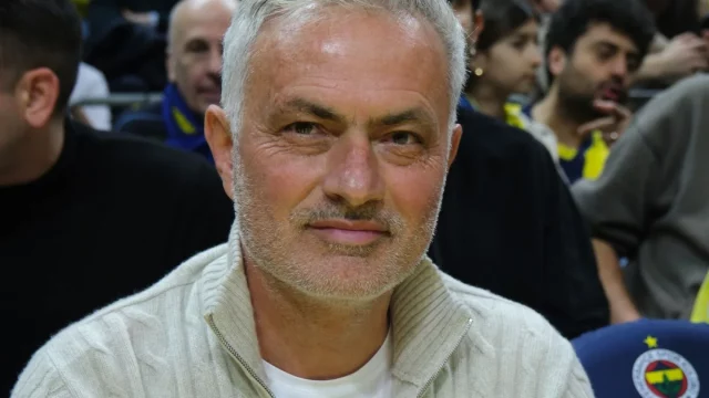 Foto arsip pelatih Real Madrid Jose Mourinho saat menghadiri sebuah acara olahraga