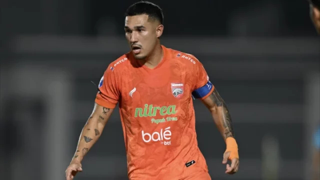 Kapten Borneo FC Juan Villa dalam satu laga Super League 2026/2027