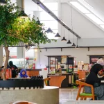 Suasana Kantin Pusat ITS dengan tenant yang telah tersertifikasi halal