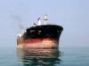 Kapal tanker minyak Iran menunggu di lepas pantai Bandar Abbas, Selat Hormuz