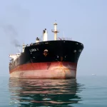 Kapal tanker minyak Iran menunggu di lepas pantai Bandar Abbas, Selat Hormuz